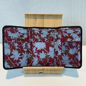 HOBO Jill Polished Leather Trifold Wallet Autumn Leaf Pattern Lining
